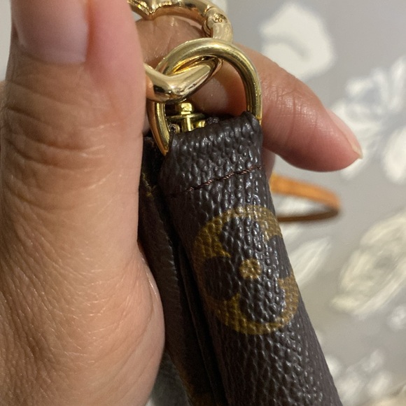 Aunthentic ❌sold on my fbpageLUXONLINECANADA - Picture 8 of 17